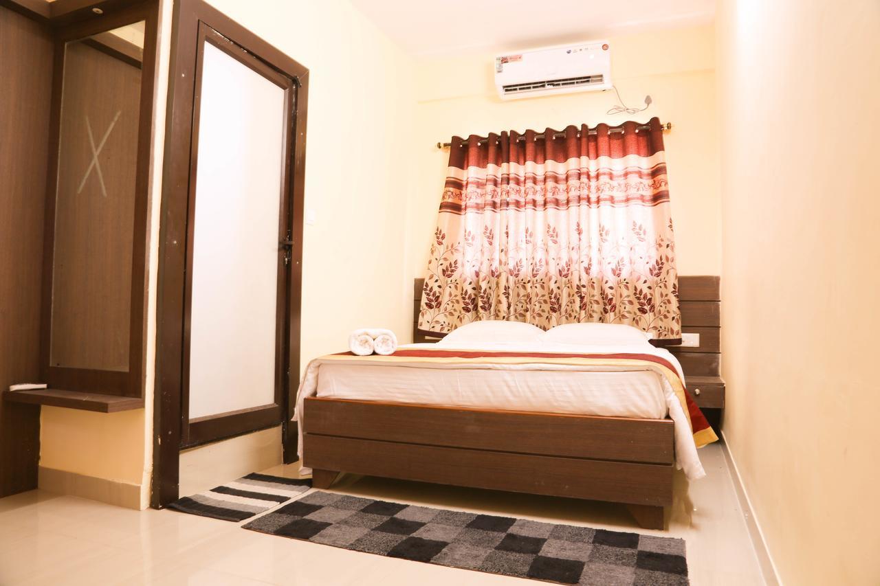 Golds Club & Resort Bayappanhalli Экстерьер фото